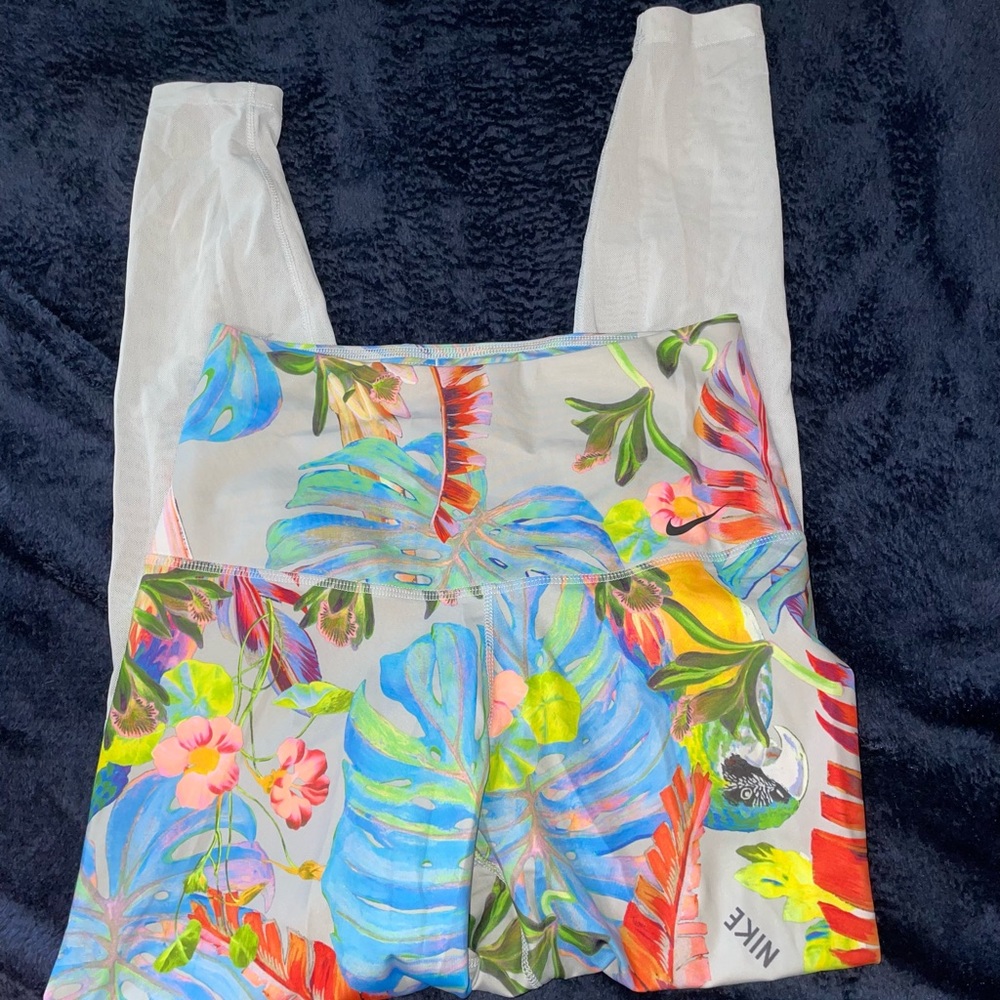 NIKE patterned leggings